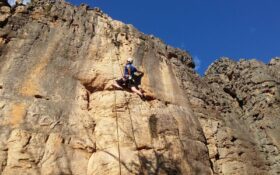 آموزش تکنیک کمربند (Abseiling) در صخره نوردی