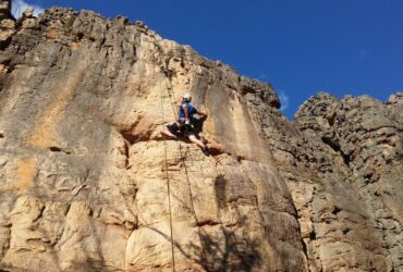 آموزش تکنیک کمربند (Abseiling) در صخره نوردی